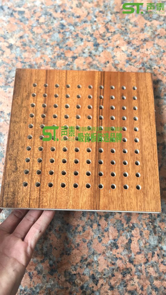 實(shí)木皮-大小孔吸音板(圖3)